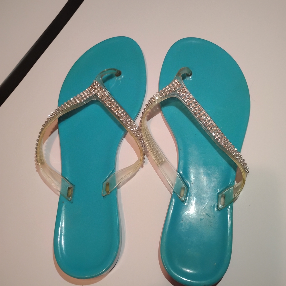 5 pairs Of Flip Flops